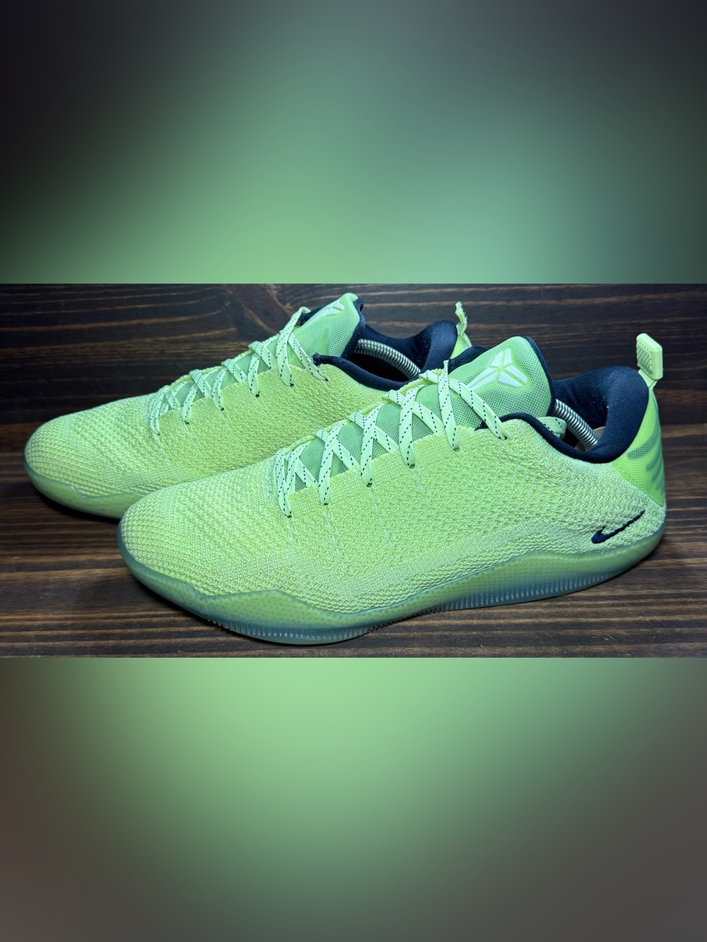 Nike Kobe 11 Elite Low Ghost Of Christmas Past Men’s Size 11.5 Green Athletic
